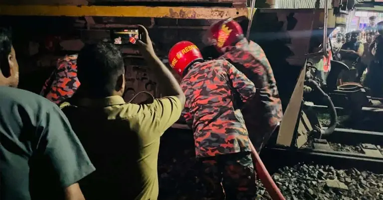 জয়ন্তিকা এক্সপ্রেসের ইঞ্জিনে আগুন